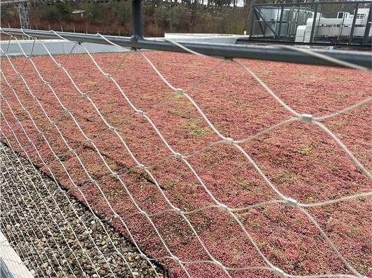 ตาข่ายลวดสลิงสแตนเลสสตีลแบบอ่อนพร้อมมุมเปิดตาข่าย 60° และขัดเงาด้วยการเคลือบสังกะสีเพื่อการป้องกันอาคาร