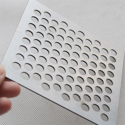 โลหะคาร์บอนเหล็กเหล็กกระดาษโลหะ perforated 1000x2000mm รอบรู