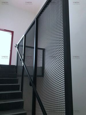 ลวดตาข่ายเพชรสีเคลือบผงยกโลหะขยายสังกะสีสำหรับรั้วความปลอดภัยในร่ม