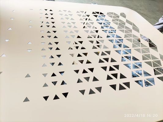 ผนังโลหะ perforated ที่เคลือบด้วยผงที่มีรูผงผึ้ง