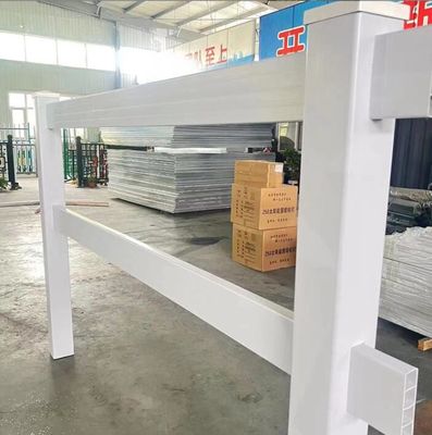 สีขาว PVC Vinyl รางการเลี้ยงม้า - ทนทานและการบํารุงรักษาที่ต่ํา