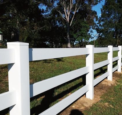 การติดตั้งง่าย 3 รถรางการออกแบบ PVC พลาสติก Vinyl ผิวเคลือบ Ranch Paddock แฮร์ส Fencing