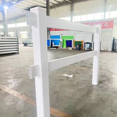 รั้วฟาร์ม PVC เป็นมิตรกับสิ่งแวดล้อม รั้วม้า PVC 2 ราง