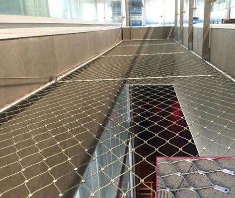 ตาข่ายเชือกสแตนเลสสตีลสีเงินแบบปรับแต่งได้ รีไซเคิลได้ ไม่ต้องบำรุงรักษา สำหรับการป้องกันทางสถาปัตยกรรม