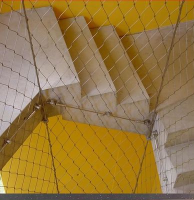 ตาข่ายเชือกสแตนเลสสตีลสีเงินแบบปรับแต่งได้ รีไซเคิลได้ ไม่ต้องบำรุงรักษา สำหรับการป้องกันทางสถาปัตยกรรม