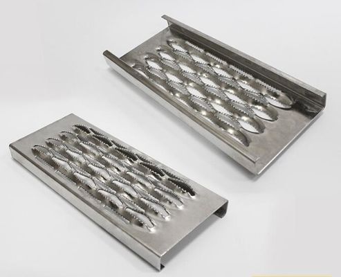 อัลลูมิเนียม สแตนเลส ปลอดภัย Grating ระดับบันได 1-4m ความยาว