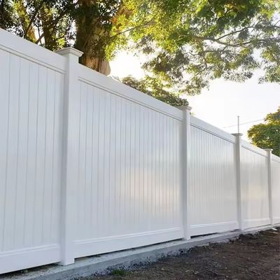 แผงรั้วกันความเป็นส่วนตัวแบบไวนิลสีขาว PVC