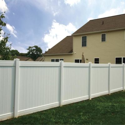 สีขาว PVC เฟอร์ซิ่งความเป็นส่วนตัว 6x8ft วินเจิร์น วัสดุฟรีการบํารุงรักษา