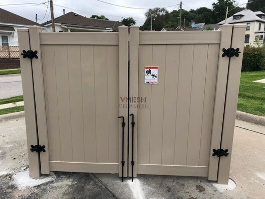 แผงรั้วความเป็นส่วนตัว PVC สีขาวสำหรับงานหนัก ขนาด 6x8 ฟุต เป็นมิตรต่อสิ่งแวดล้อม
