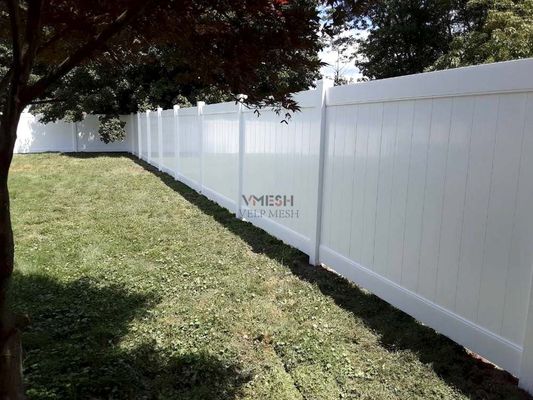 แผงรั้วความเป็นส่วนตัว PVC สีขาวสำหรับงานหนัก ขนาด 6x8 ฟุต เป็นมิตรต่อสิ่งแวดล้อม