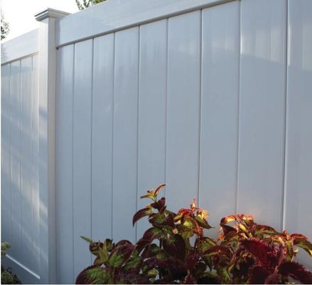 อเมริกันที่ได้รับความนิยม สีขาว Vinyl รั้วความเป็นส่วนตัวสําหรับบ้าน / สวน