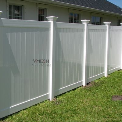 การประกอบง่าย Anti Ultraviolet ขาว Pvc ความเป็นส่วนตัวรั้ว Vinyl รั้วบ้าน