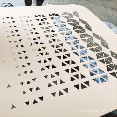 ผนังโลหะ perforated สแตนเลส custom สําหรับหน้าต่างอาคาร