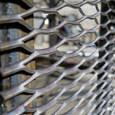 9 Gauge Flat Expanded Steel Mesh Sheet สําหรับการก่อสร้างอาคาร