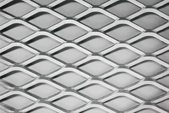 4 มม 5 มม เหล็กคาร์บอนขยายโลหะ Mesh เหล็กแผ่น Netting สําหรับพื้นที่เดิน