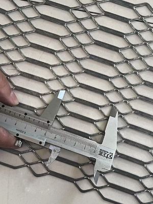 การออกแบบที่ทันสมัย Hot Dip Galvanized Steel Gothic ขยายโลหะ Mesh