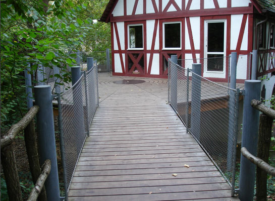 เครือข่ายเชือกเหล็กดัดเหล็กดัดเหล็กดัดเหล็กแบบหลุมเพชร ทนทานแสง UV และรับประกัน 10 ปีสําหรับรั้วความปลอดภัย