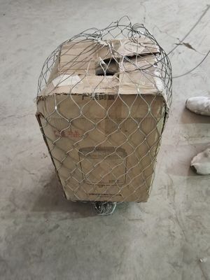 ป้องกันการขโมย ขนาดที่สามารถปรับแต่งได้ รูปทรงหลุมเพชร สายใยเหล็กไร้ขัดสําหรับรั้วความปลอดภัย