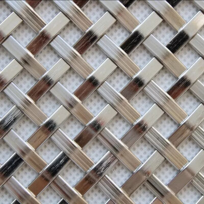 การตกแต่งโรงแรมสีสันสวยงามและการออกแบบสถาปัตยกรรมลวดตาข่ายโลหะ