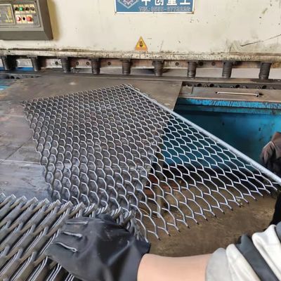 4.5 มิลลิเมตรเหล็กกระปุกแผ่นโลหะขยายสําหรับแพลตฟอร์ม