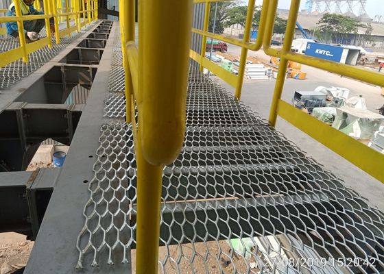 4.5 มิลลิเมตรเหล็กกระปุกแผ่นโลหะขยายสําหรับแพลตฟอร์ม