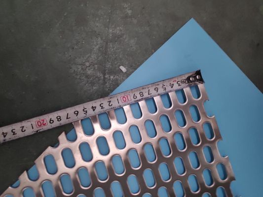 0.7mm 1mm 2mm อลูมิเนียมเหล็กกระปุก เหล็กไร้ขัด โลหะ perforated การออกแบบรูตามความต้องการ