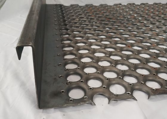 Hot Dip แกลวนไซด์จับ Strut ความปลอดภัย Grating ทางเดินช่องทาง 5 "ความลึก