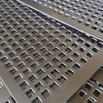 PVDF เครื่องประดับอลูมิเนียมสี่เหลี่ยมหลุมเจาะโลหะ Mesh สําหรับผ้าม่านผนัง