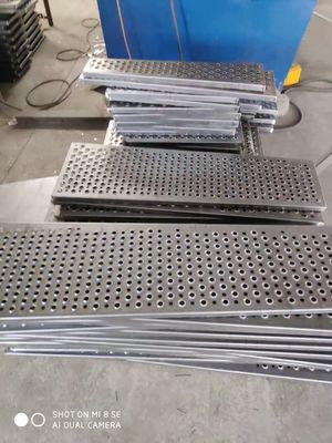 ทางเดิน Catwalk Grip Strut แผ่นระแนงนิรภัยแบบเจาะรู