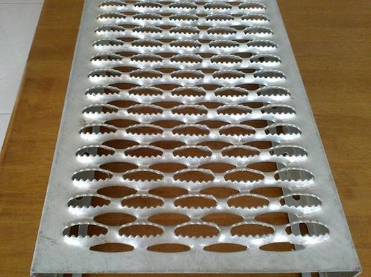SGS Diamond Hole Metal ตะแกรงเหล็กชุบสังกะสีกันลื่น