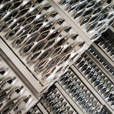 ความหนา 2.0-4.0 มม. Grip Strut Plank Grating Diamond Plank Grating ความต้านทานการลื่น