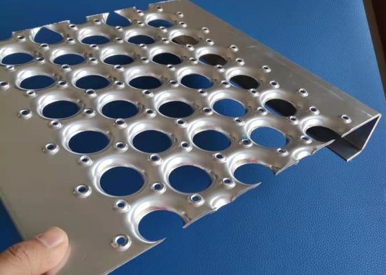 Anti Slip บนชั้นดาดฟ้า Perf O Grip Safety Grating 0.5m 0.55m 0.6m Width