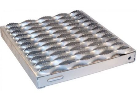 1060 3003 อลูมิเนียมจมูกกริปป๋อตะแกรงความปลอดภัยบันได Treads แพลตฟอร์มรถบรรทุก