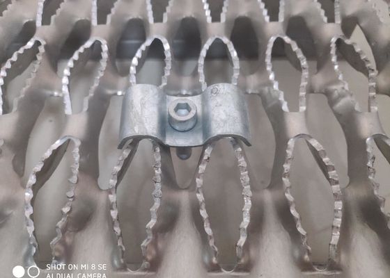 Anti Skid Perforated Grip Strut Safety Grating Plank อลูมิเนียม 5052 H32