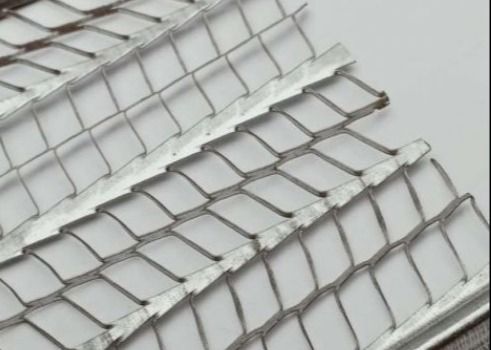 610 * 2440 มม. Hy Rib Lath คอนกรีต Wall Stucco Wire Lath 100m Rib Distance