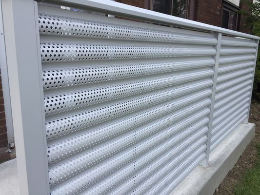 Decortaion 1.5mm 2mm สแตนเลสตาข่ายโลหะพรุนสำหรับแบ่งห้อง